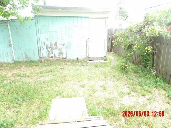 Building Photo - 3 bedroom house