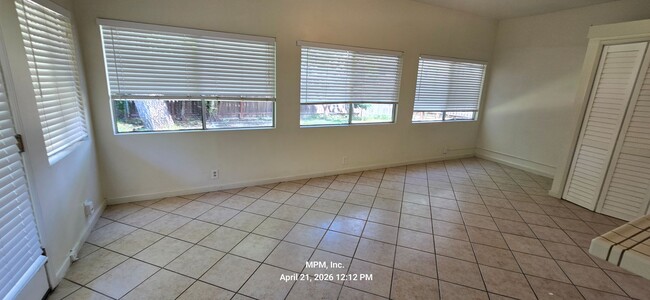Building Photo - 3 bedroom 2 bath home near schools and shopping