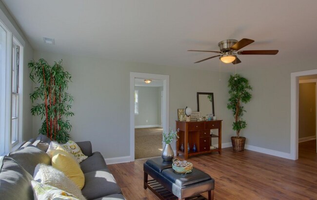 Building Photo - "Charming 3-Bedroom Home on Wilmington Hig...