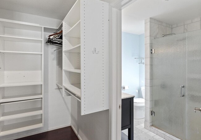 Building Photo - 986 Smith Ave