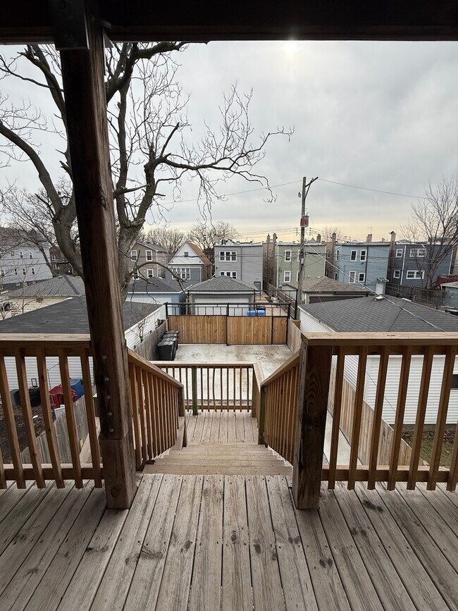 Building Photo - 4907 W Walton St