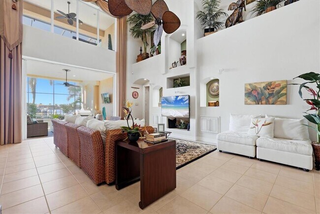 Building Photo - 1007 3rd St E