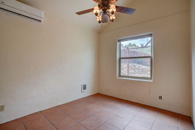 Building Photo - 2 Bedroom plus Office in Main House & Stud...