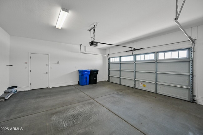 Building Photo - 14435 W El Cortez Pl