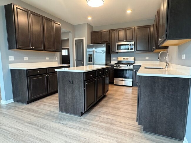 Building Photo - 15030 W Cyrus Dr