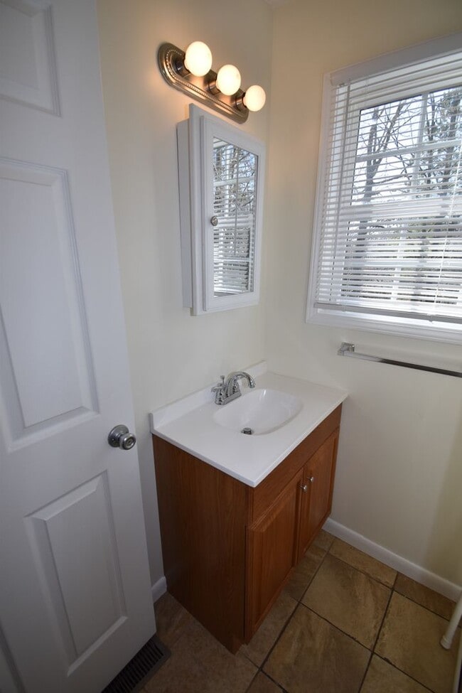 Building Photo - Rob Rd-142