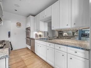 Building Photo - 2520 Robinhood St