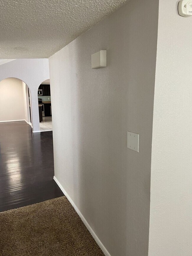 Building Photo - Home For Rent