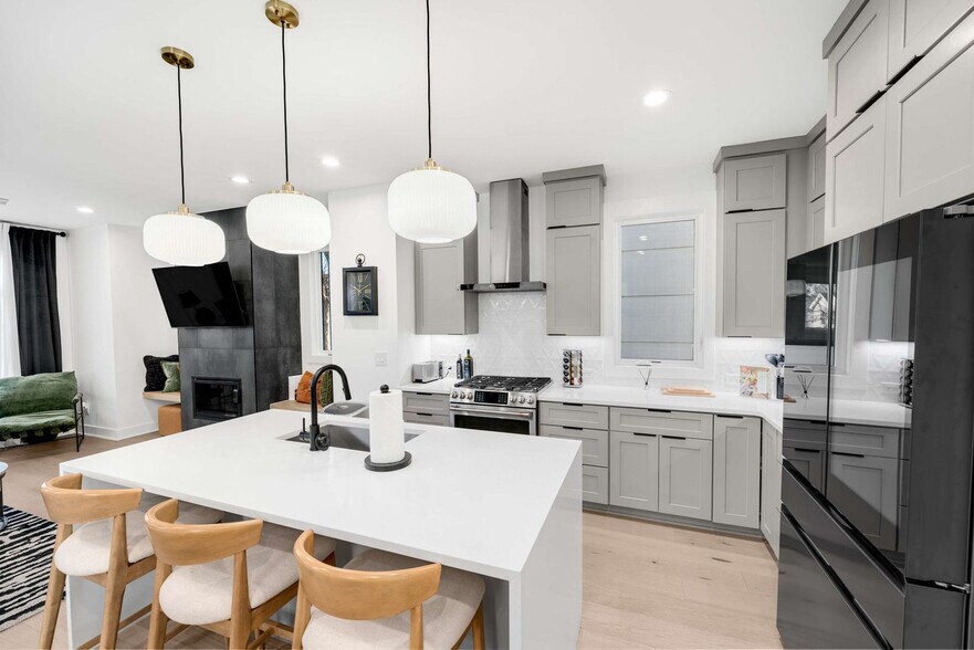 Building Photo - 227 Woodsborough Pl