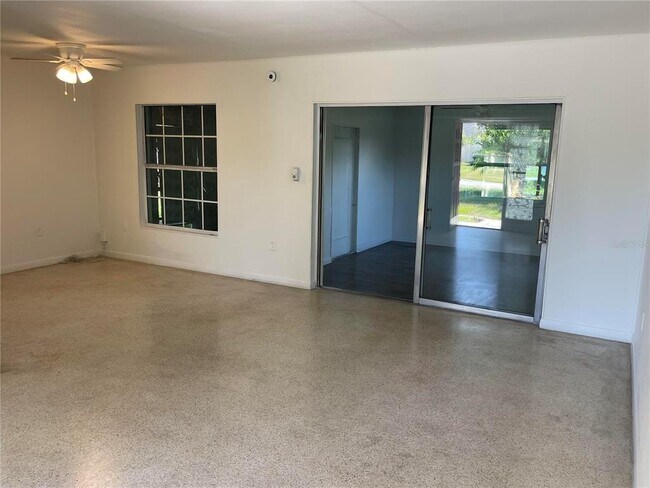 Building Photo - 3076 Grand View Ave