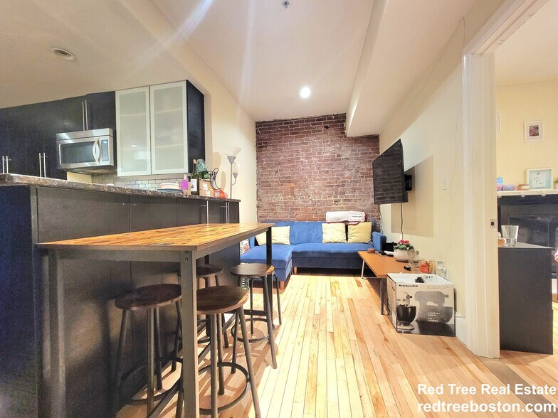 Unit 2 - 1199 Beacon St