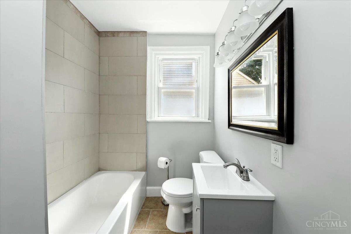 bathroom with tub - 1810 Berkley Ave