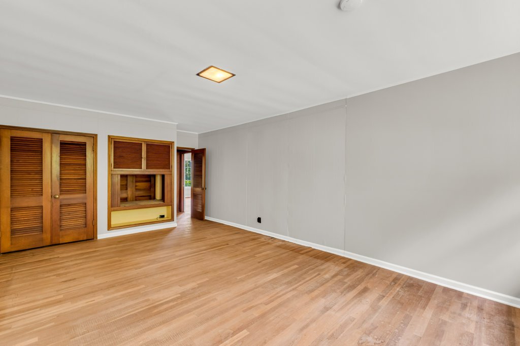 Building Photo - 905 8th Ave N