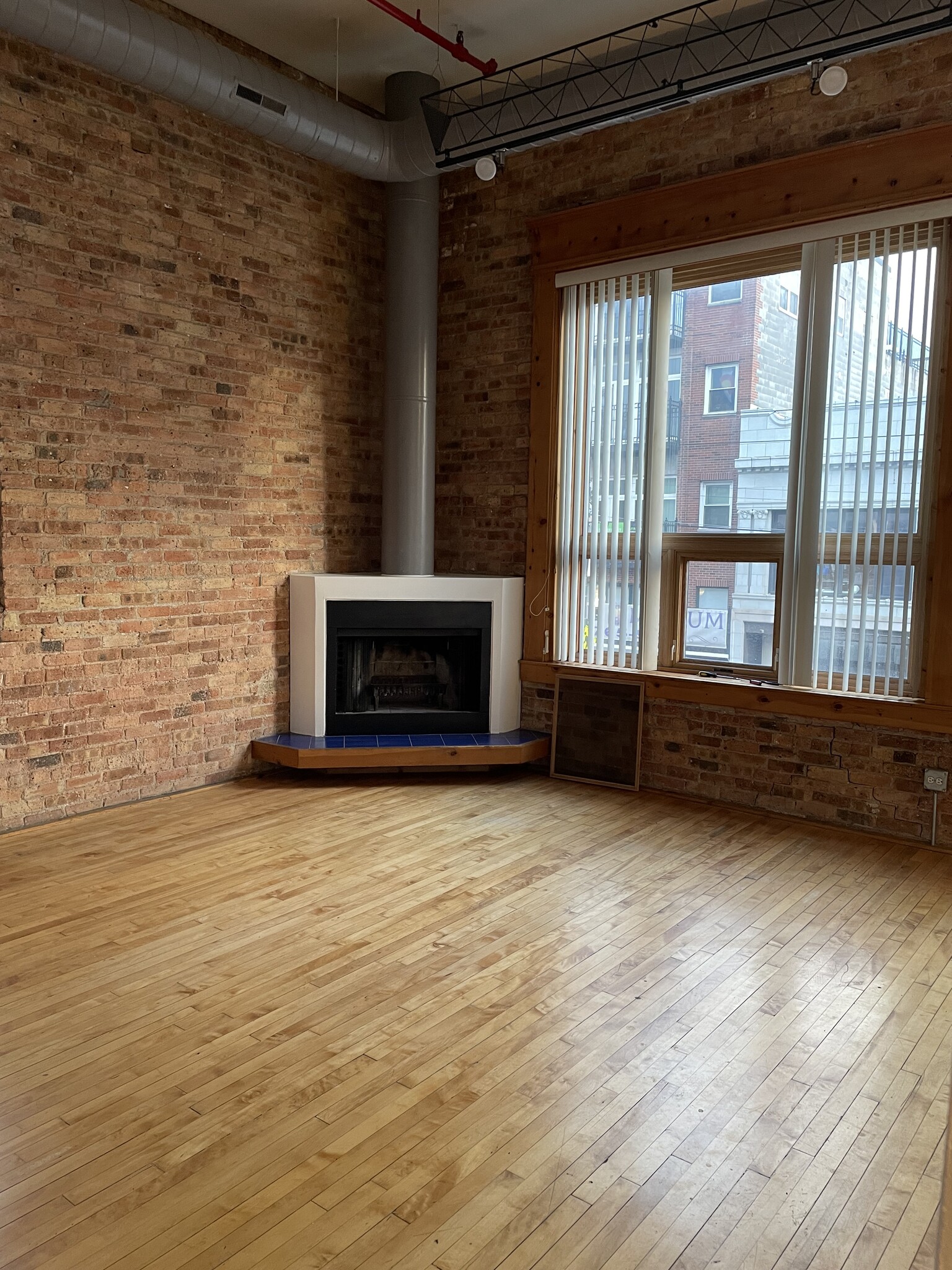 Wood burning fireplace - 1114 W Belmont Ave
