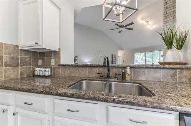 Building Photo - 5701 Village Arbour Dr