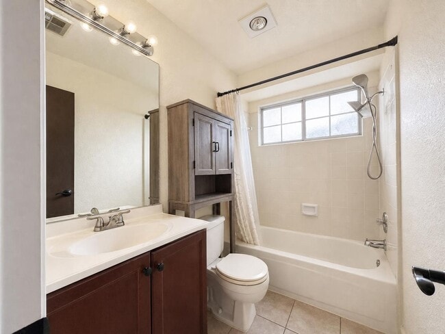 Building Photo - 2404 Magnum Cir