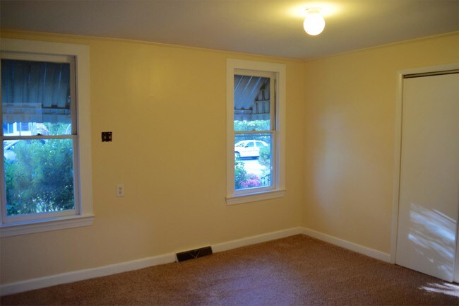 Building Photo - 505 Pocahontas St