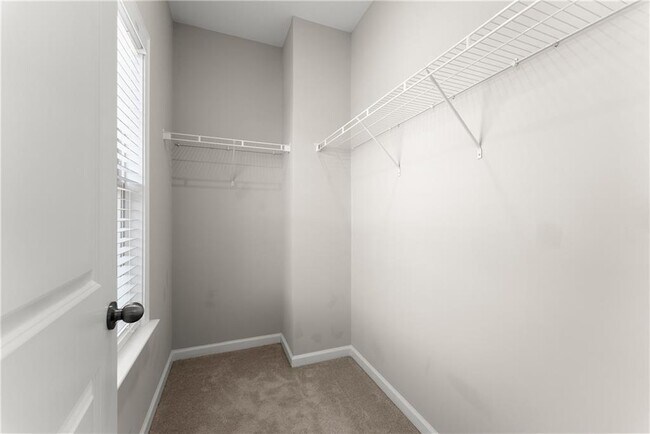 Building Photo - 156 Round Pond Dr