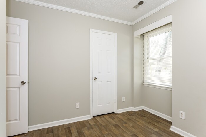 Building Photo - 3910 Walnut Hill Ct