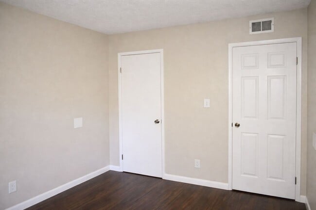 Building Photo - 6049 Northcrest Cir