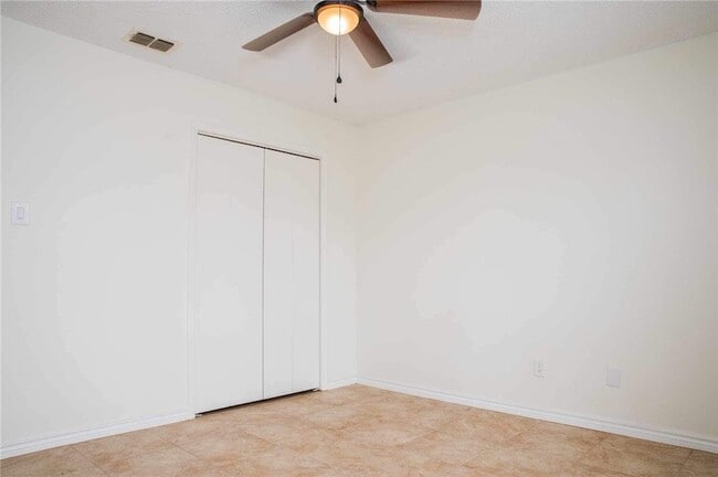 Building Photo - 9563 Goldfinch Cir