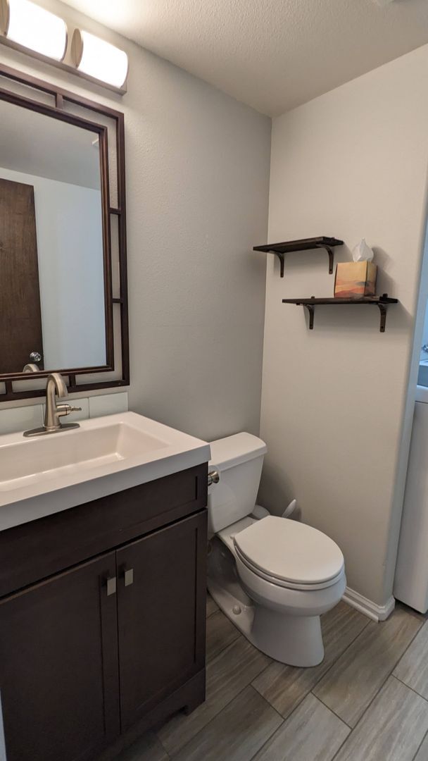 Building Photo - MODERN TWO STORY 3 BED/2.5 BATH WITH FENCE...