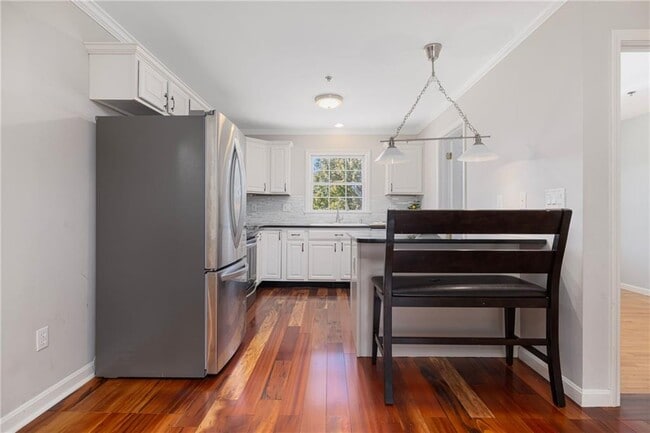 Building Photo - 231 Maple Ave