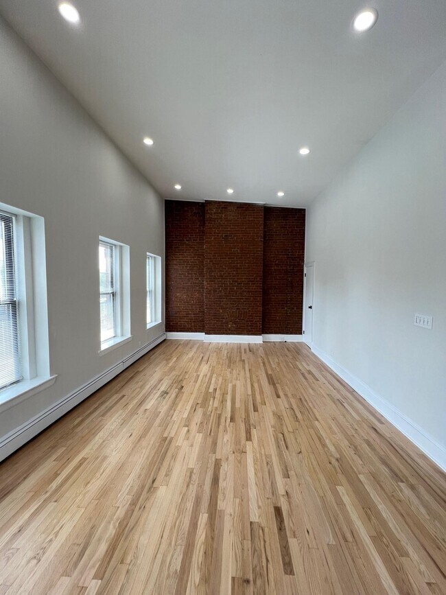 Building Photo - 48 Bright St