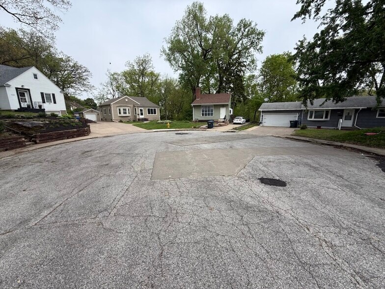 House on a quiet cul-de-sac - 1527 Fulton Ct