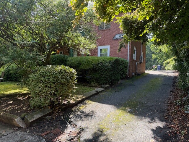 Building Photo - 925 Euclid Ave NE