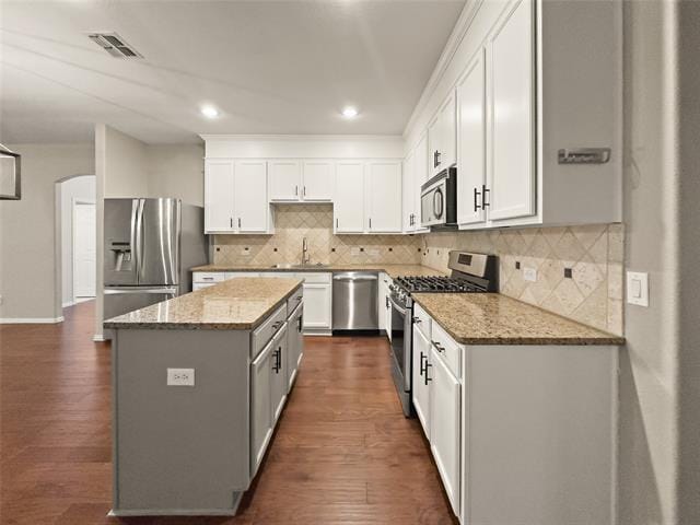 Building Photo - 707 Dickerson Ln