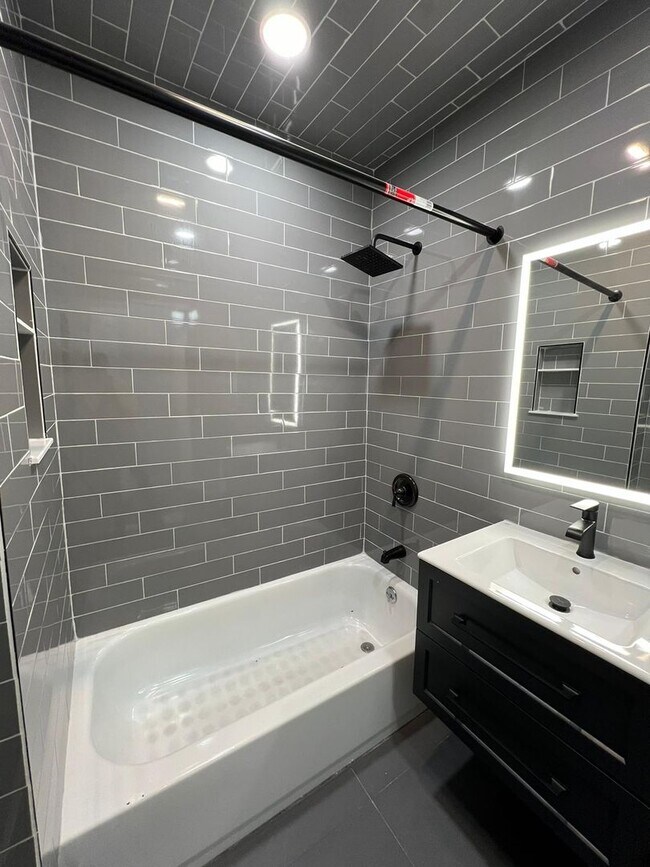 Building Photo - 423 Shelton Ave