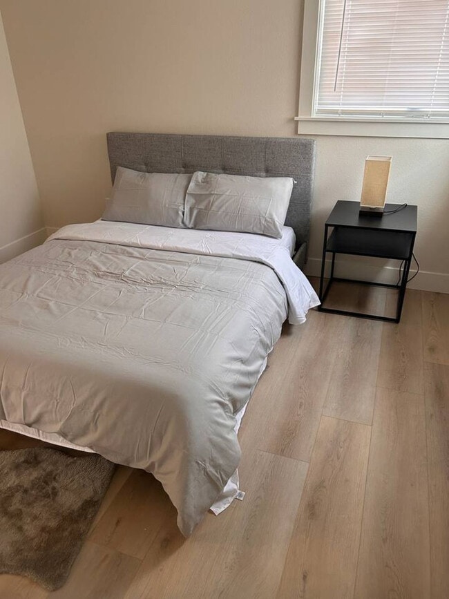 Building Photo - 3505 NE Creston Ave