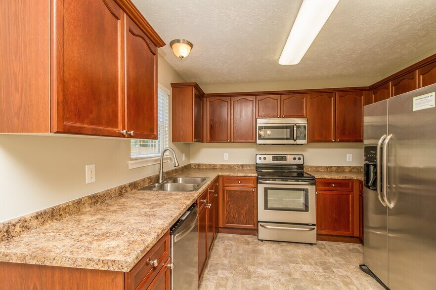 Building Photo - 328 Slippery Rock Dr