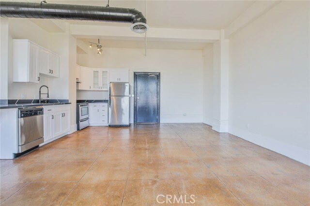 Building Photo - 108 W 2nd St