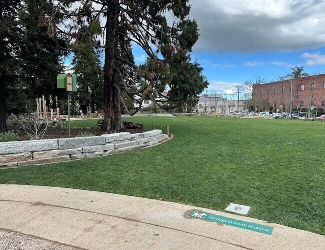 Building Photo - 701 Minnesota St