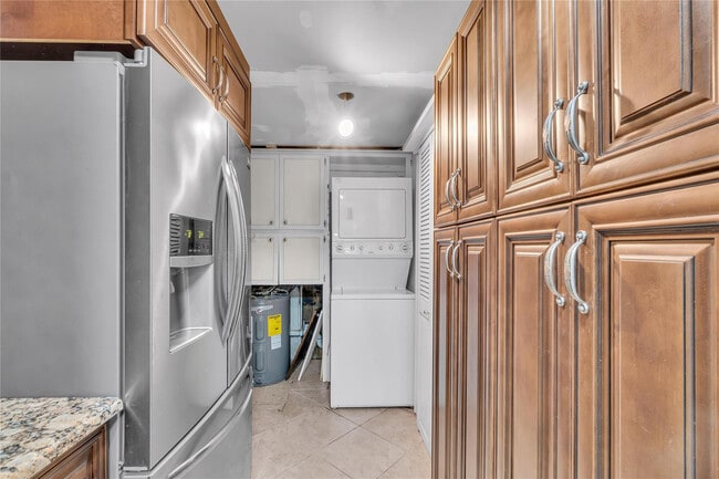 Building Photo - 4541 NE 6th Terrace