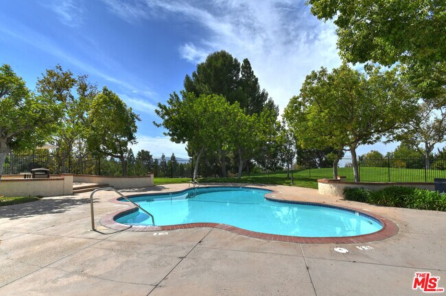 Building Photo - 2649 Rikkard Dr