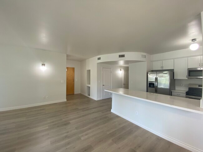 Building Photo - 1544 Granville Ave