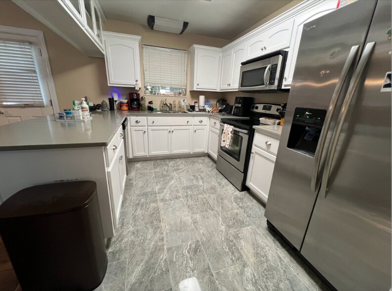 Building Photo - 1011 Cornell Dr
