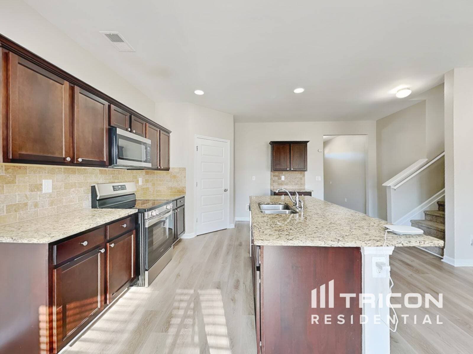 Building Photo - 1938 Roxey Ln