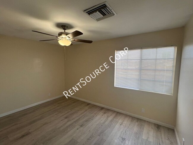 Building Photo - 440 Lillian Dr