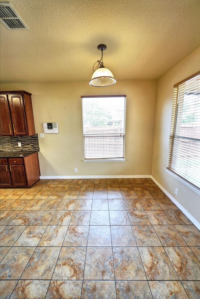 Building Photo - Gorgeous 5-Bedroom, 3.5-Bathroom Home Near...