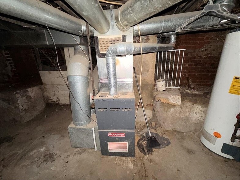 Building Photo - 1646 E Wood St