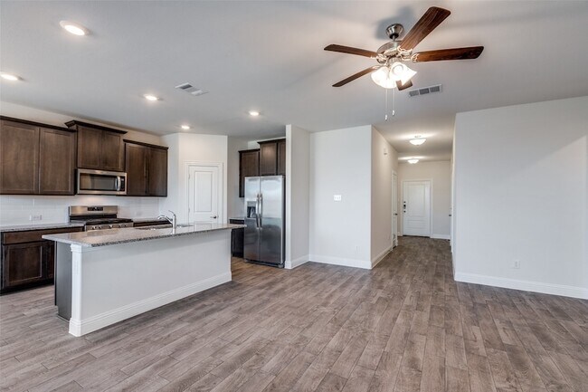 Building Photo - 10909 Los Alamos Dr