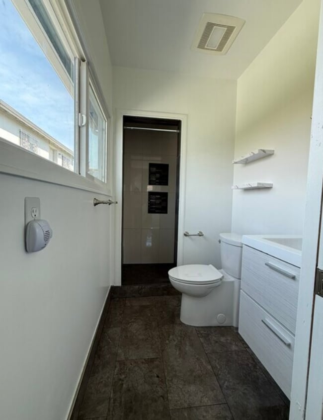 Building Photo - Newly Remodeled 2 bed+ 1.5 bath Single Fam...