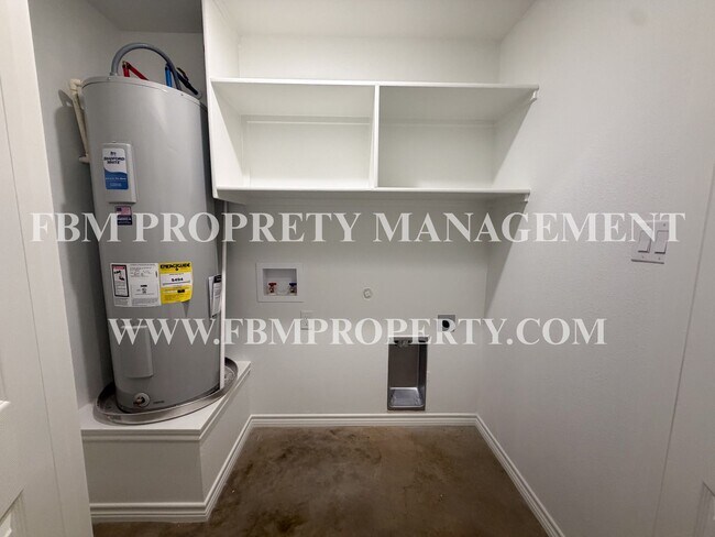 Building Photo - 114 E Camden St - Brand New 2 Bedroom, 2 Bathroom Duplex Located in Rice, TX!