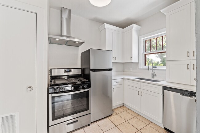 Building Photo - Huisache