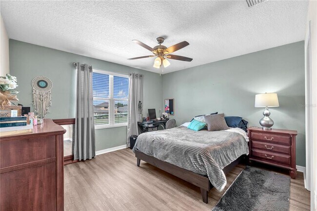 Building Photo - 7085 Woodchase Glen Dr