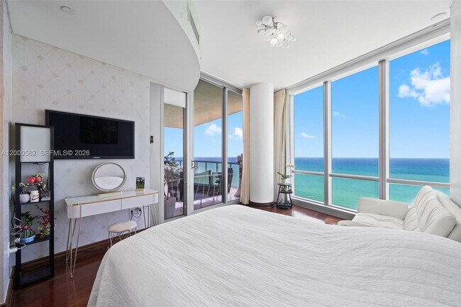 Building Photo - 17121 Collins Ave